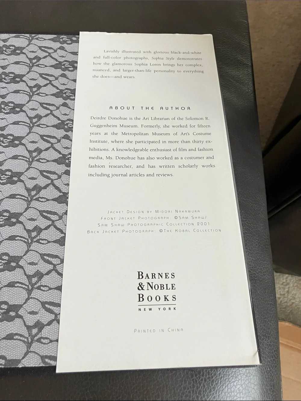Barnes & Noble image shows